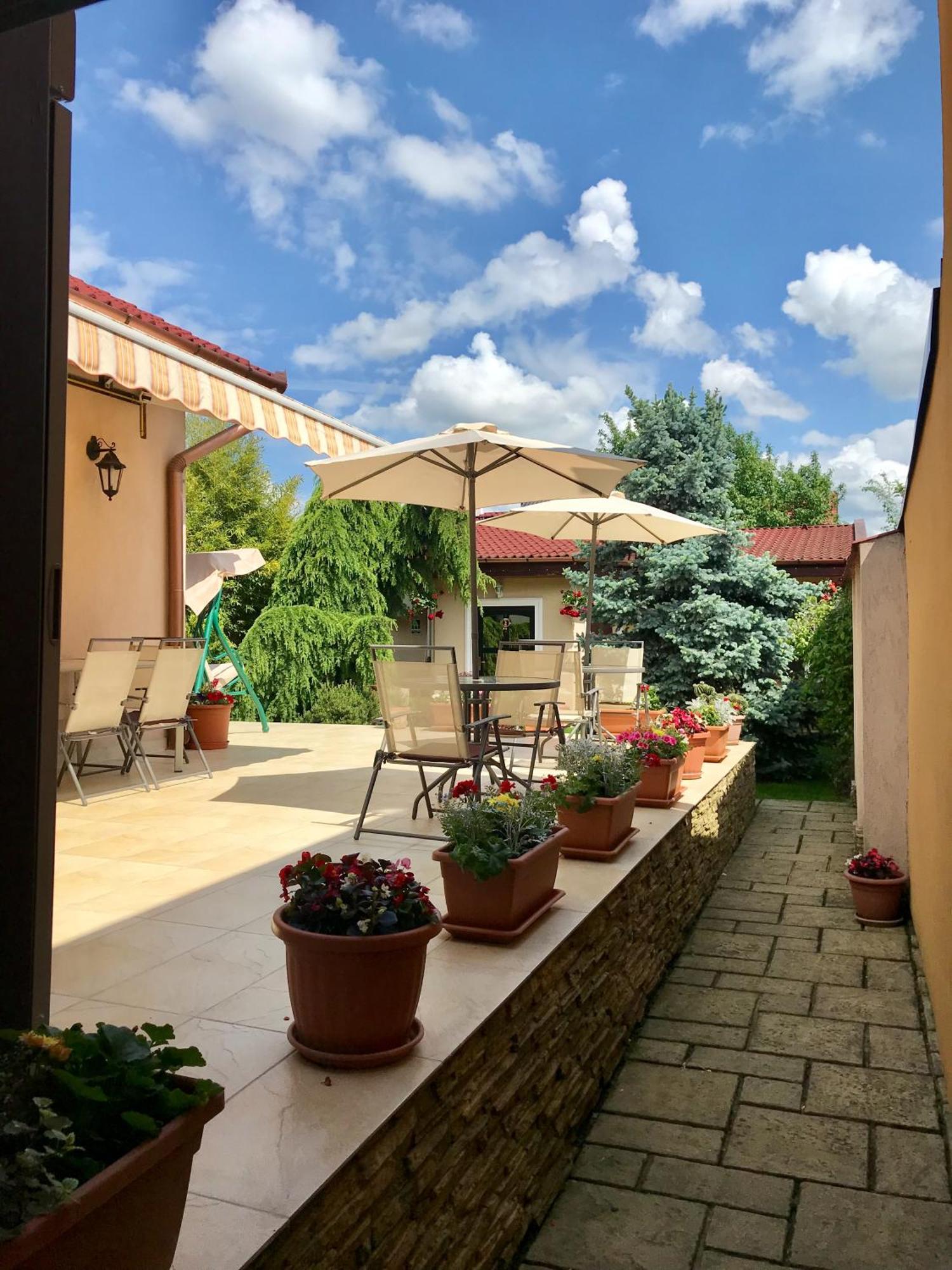 Cristi'S Rooms - Pensiune Oradea Exterior photo