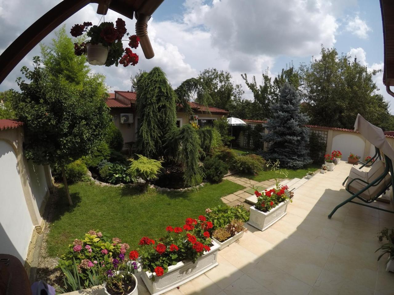 Cristi'S Rooms - Pensiune Oradea Exterior photo