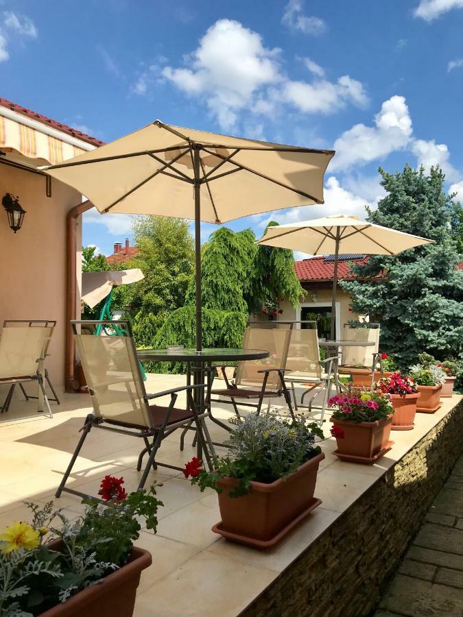 Cristi'S Rooms - Pensiune Oradea Exterior photo