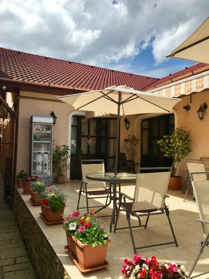 Cristi'S Rooms - Pensiune Oradea Exterior photo