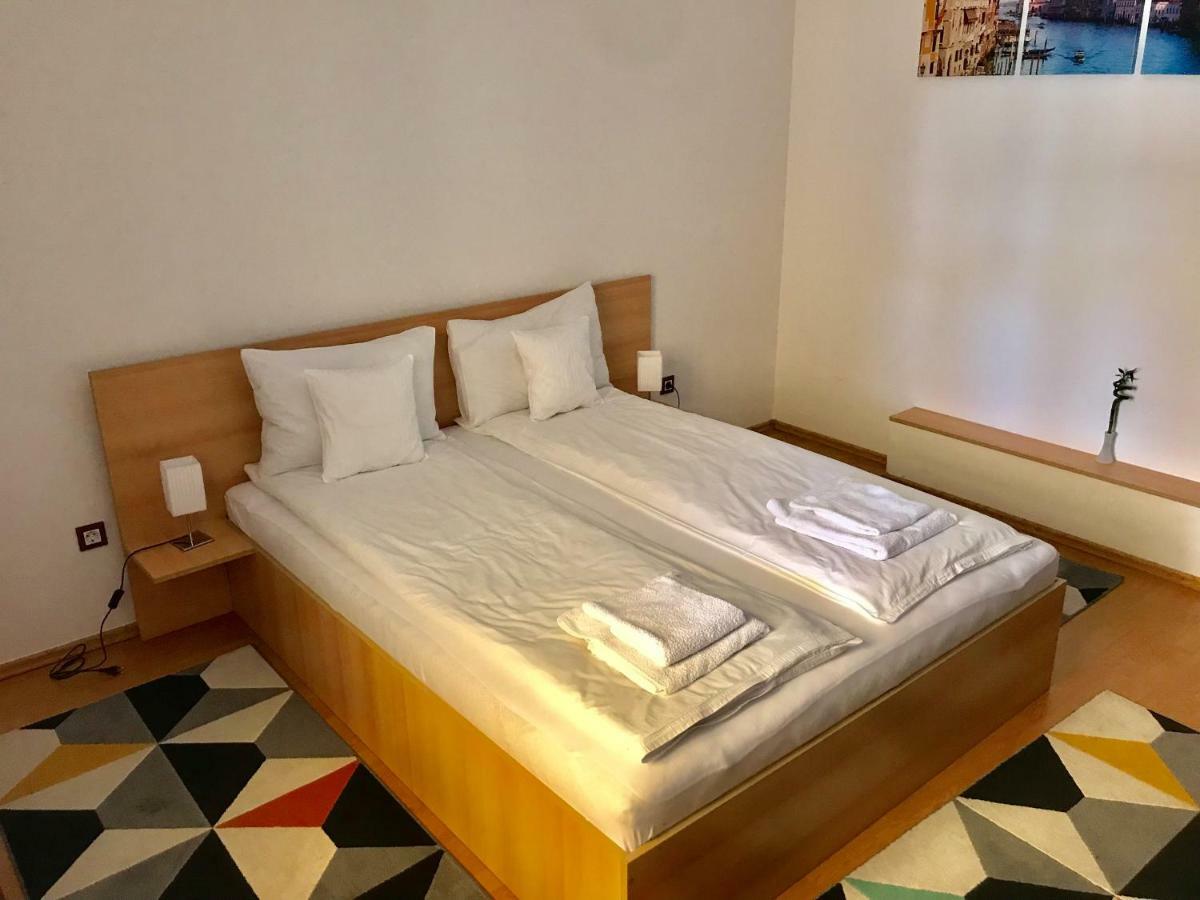 Cristi'S Rooms - Pensiune Oradea Exterior photo