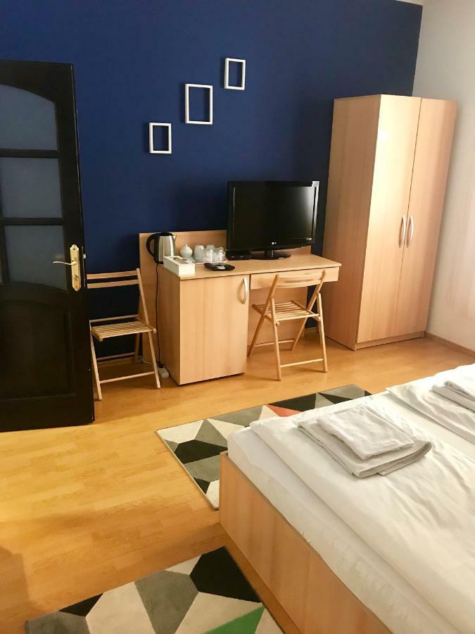 Cristi'S Rooms - Pensiune Oradea Exterior photo