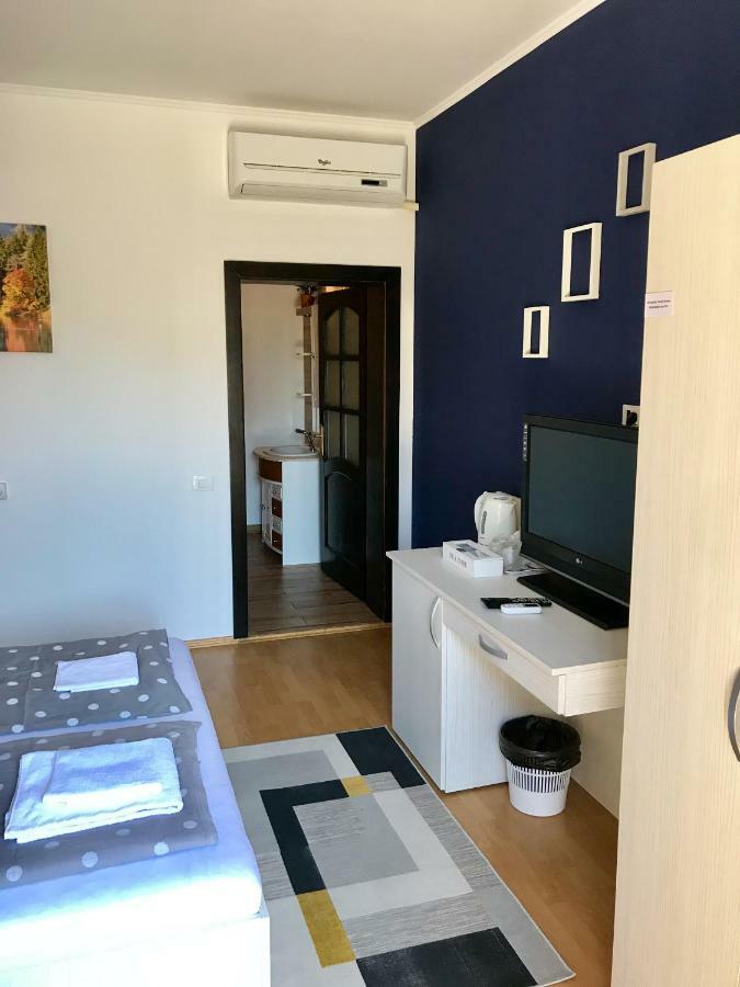 Cristi'S Rooms - Pensiune Oradea Exterior photo
