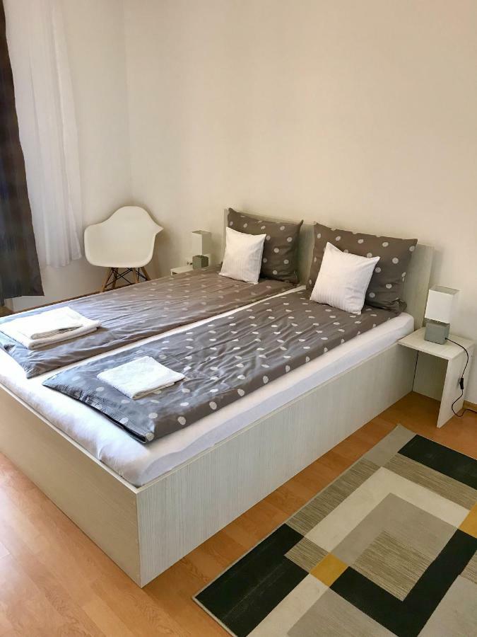 Cristi'S Rooms - Pensiune Oradea Exterior photo