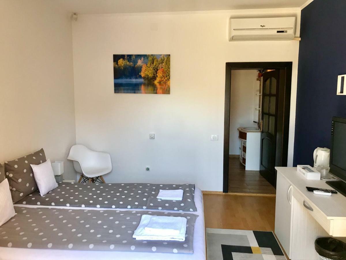 Cristi'S Rooms - Pensiune Oradea Exterior photo