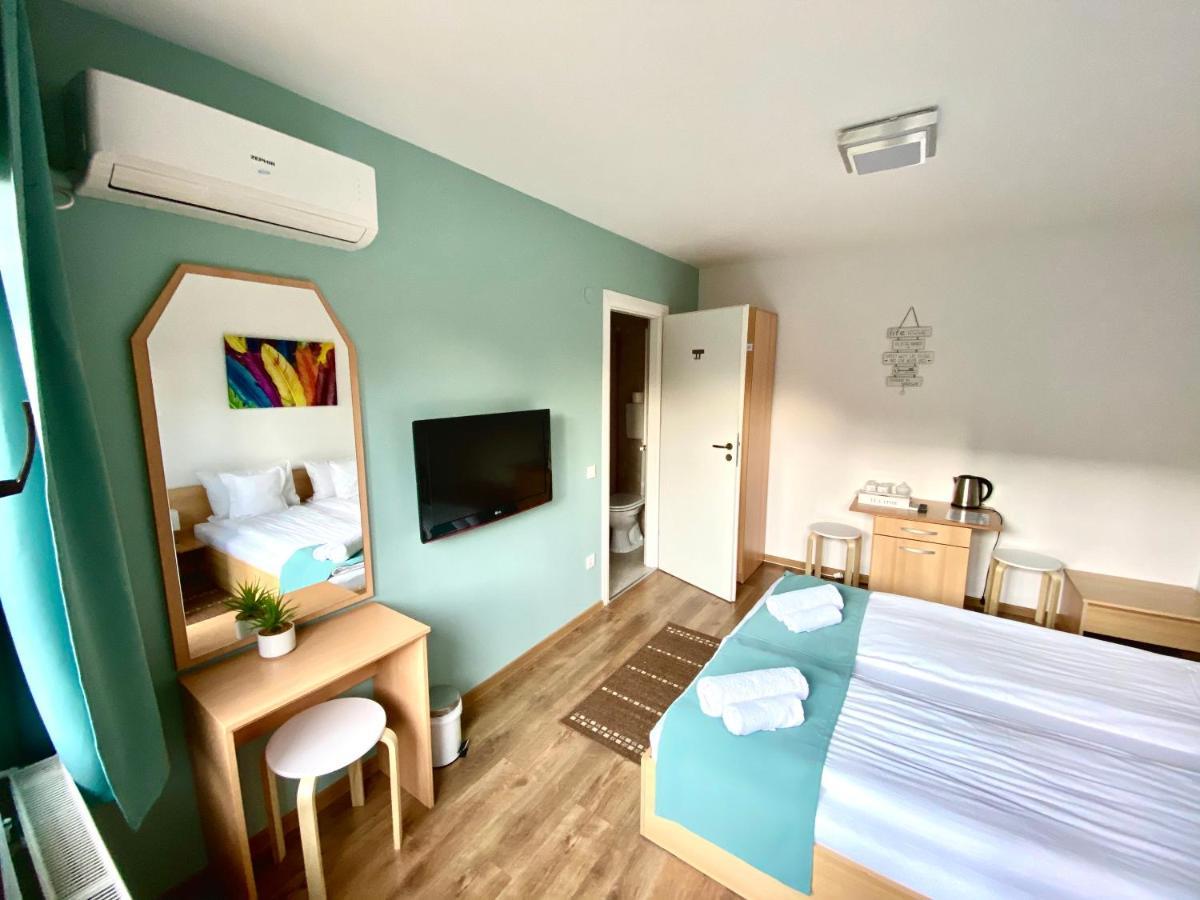 Cristi'S Rooms - Pensiune Oradea Exterior photo
