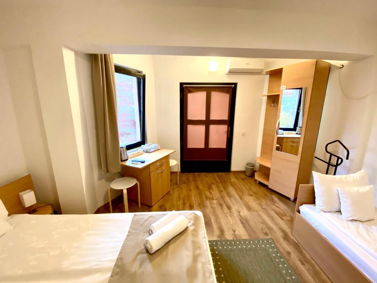 Cristi'S Rooms - Pensiune Oradea Exterior photo
