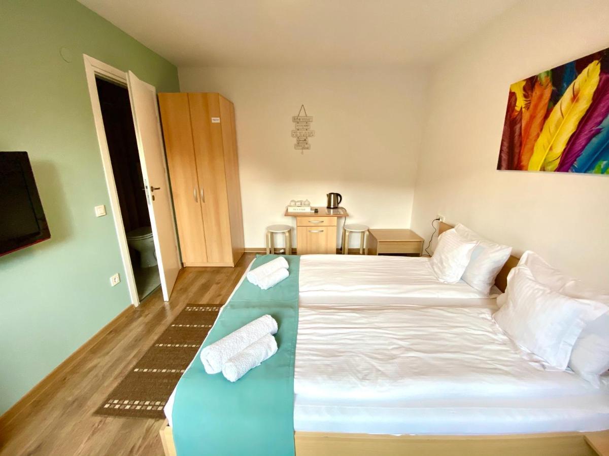 Cristi'S Rooms - Pensiune Oradea Exterior photo