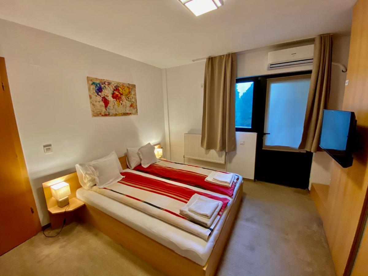 Cristi'S Rooms - Pensiune Oradea Exterior photo