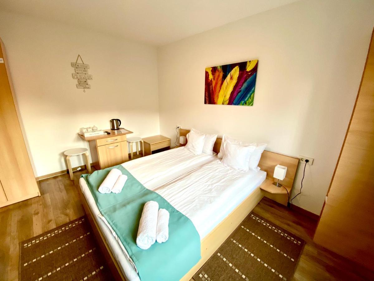 Cristi'S Rooms - Pensiune Oradea Exterior photo